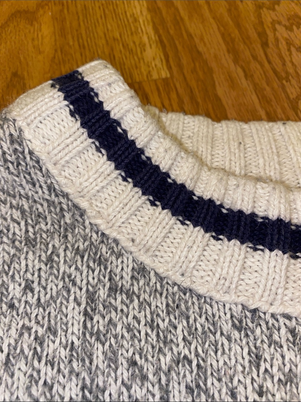 Lakeland Canada Wool Sweater Size L / Made in Canada - Picture 3 of 9